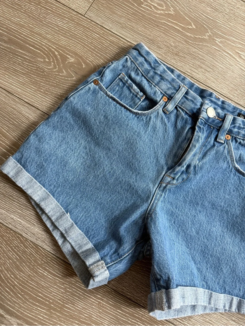 Blank NYC blue denim shorts 26 The Perry Rewrite The Stars Denim Mom Jean